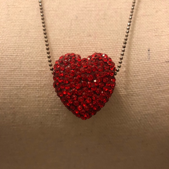 New sparkly heart necklace - Picture 2 of 4